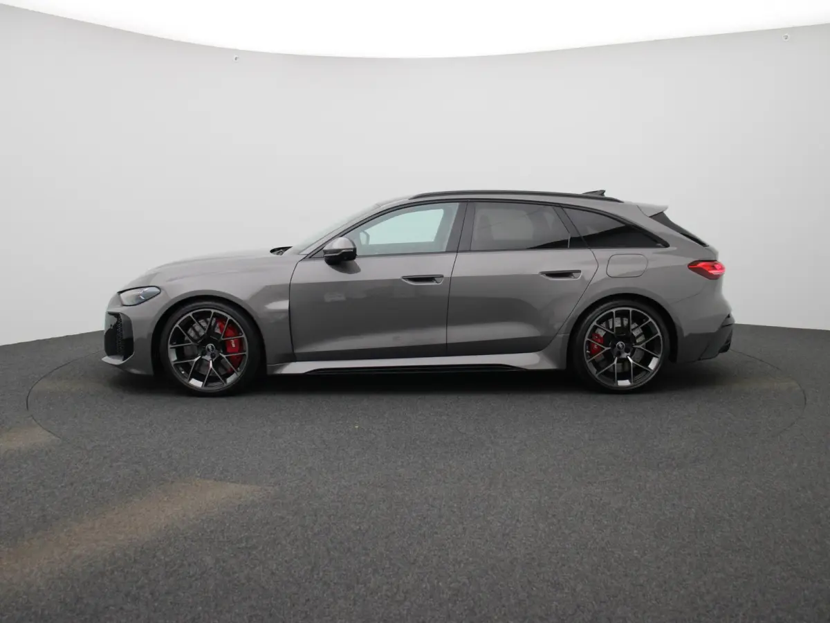 RS 5 Avant e-hybrid quattro 639 PK | RS-sportuitlaat | RS-sportstoel plus | Audi Sportpakket | Panoramadak | 360 Camera | Bang & Olufsen | Trekhaak | Stoelverwarming | MMI bijrijdersdisplay 
