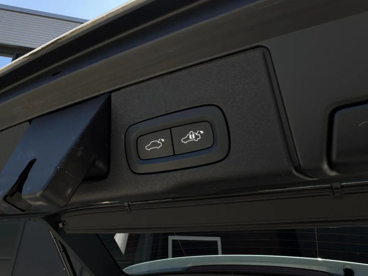 T6 Plug-in hybrid AWD Plus Dark | Longe Range | R-Design |Dealer onderhouden | 21 inch nieuwe banden | Panoramadak | Adaptieve Cruise Control | Standkachel | Elektrisch verstelbare stoelen |