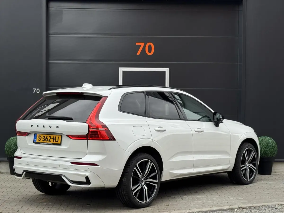 T6 Plug-in hybrid AWD Plus Dark | Longe Range | R-Design |Dealer onderhouden | 21 inch nieuwe banden | Panoramadak | Adaptieve Cruise Control | Standkachel | Elektrisch verstelbare stoelen |