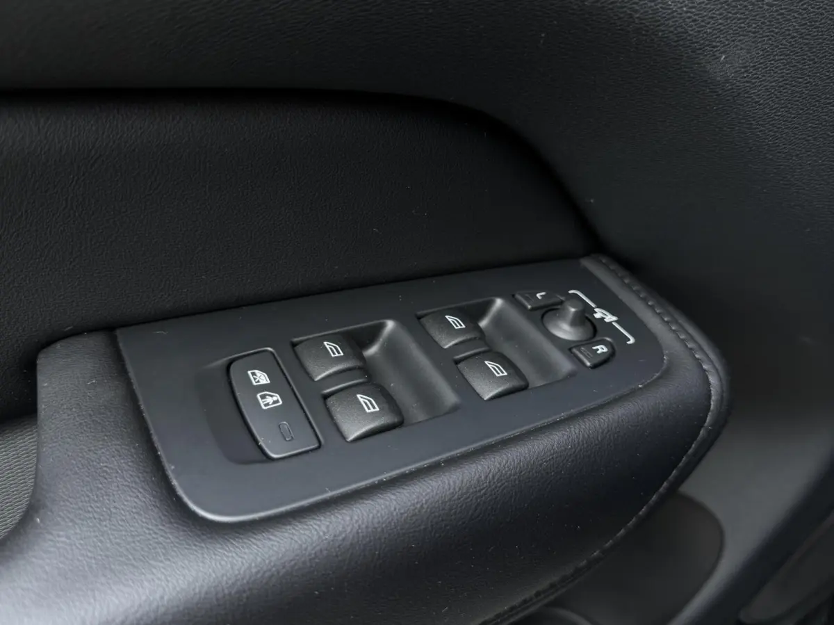 T6 Plug-in hybrid AWD Plus Dark | Longe Range | R-Design |Dealer onderhouden | 21 inch nieuwe banden | Panoramadak | Adaptieve Cruise Control | Standkachel | Elektrisch verstelbare stoelen |