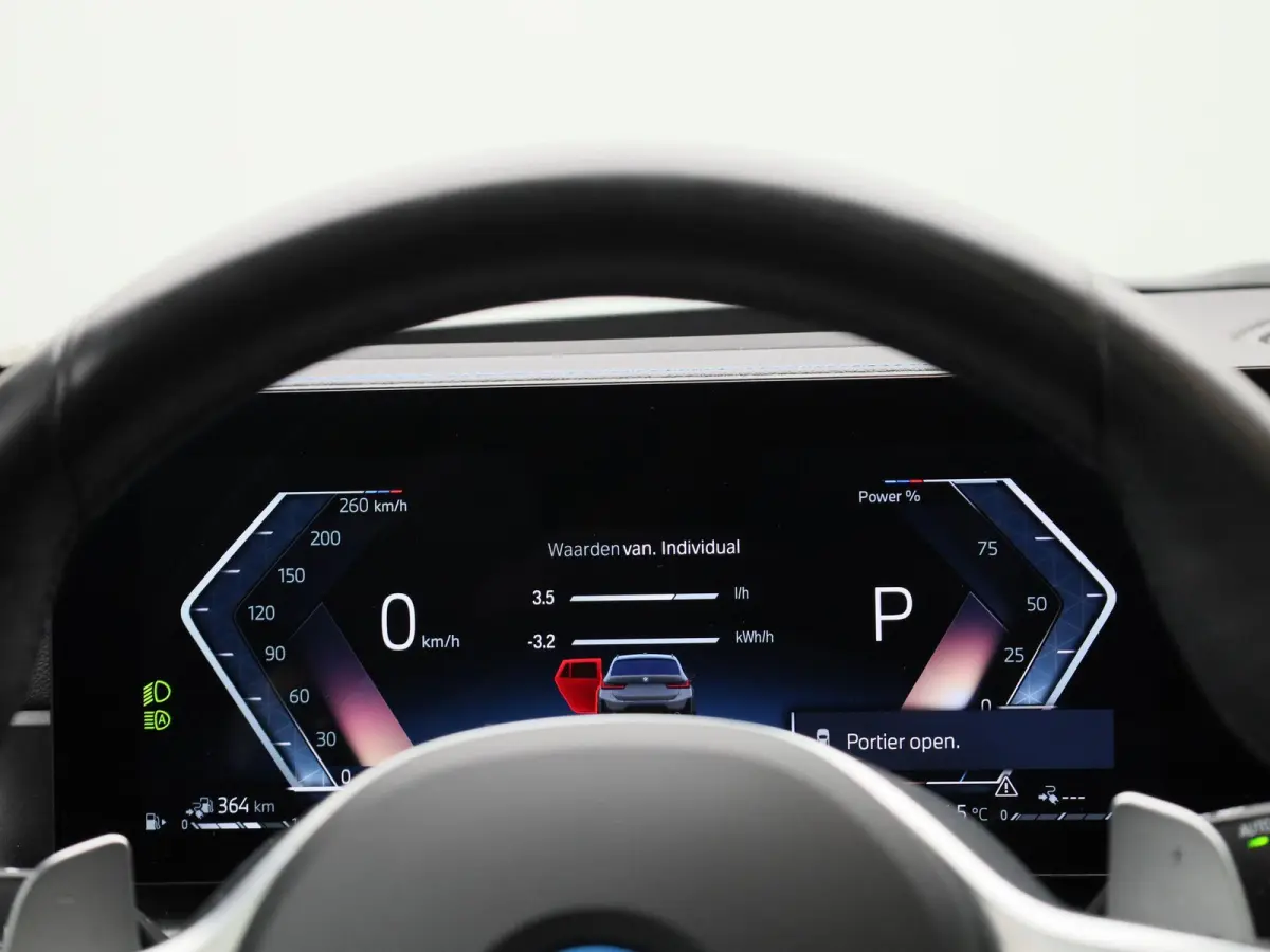 330e xDrive | M SPORT | PANORAMADAK | HEAD UP DISPLAY | LEDER | TREKHAAK | ACHTERUITRIJCAMERA | STOELVERWARMING | DODEHOEKSENSOREN | APPLE CARPLAY- ANDROID AUTO | ELEKTRISCHE ACHTERKLEP | SF