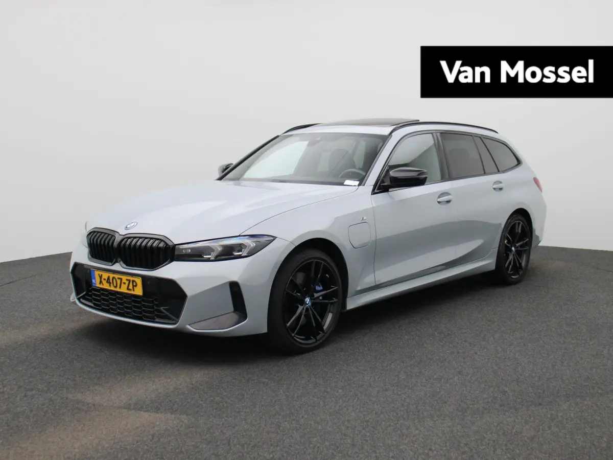 330e xDrive | M SPORT | PANORAMADAK | HEAD UP DISPLAY | LEDER | TREKHAAK | ACHTERUITRIJCAMERA | STOELVERWARMING | DODEHOEKSENSOREN | APPLE CARPLAY- ANDROID AUTO | ELEKTRISCHE ACHTERKLEP | SF