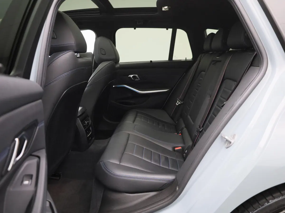 330e xDrive | M SPORT | PANORAMADAK | HEAD UP DISPLAY | LEDER | TREKHAAK | ACHTERUITRIJCAMERA | STOELVERWARMING | DODEHOEKSENSOREN | APPLE CARPLAY- ANDROID AUTO | ELEKTRISCHE ACHTERKLEP | SF