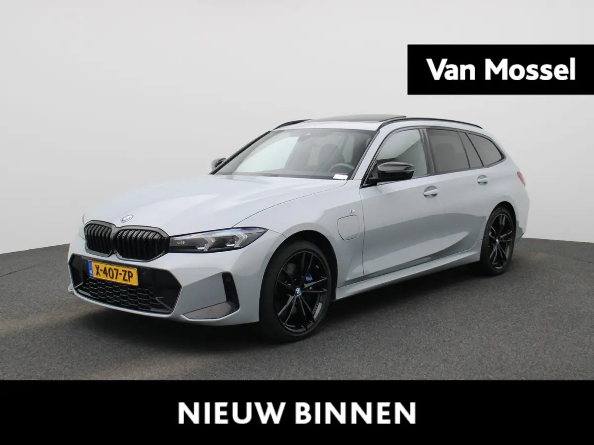 330e xDrive | M SPORT | PANORAMADAK | HEAD UP DISPLAY | LEDER | TREKHAAK | ACHTERUITRIJCAMERA | STOELVERWARMING | DODEHOEKSENSOREN | APPLE CARPLAY- ANDROID AUTO | ELEKTRISCHE ACHTERKLEP | SF