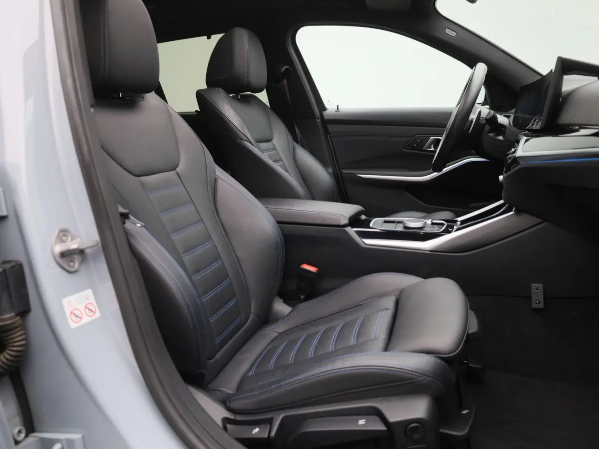 330e xDrive | M SPORT | PANORAMADAK | HEAD UP DISPLAY | LEDER | TREKHAAK | ACHTERUITRIJCAMERA | STOELVERWARMING | DODEHOEKSENSOREN | APPLE CARPLAY- ANDROID AUTO | ELEKTRISCHE ACHTERKLEP | SF