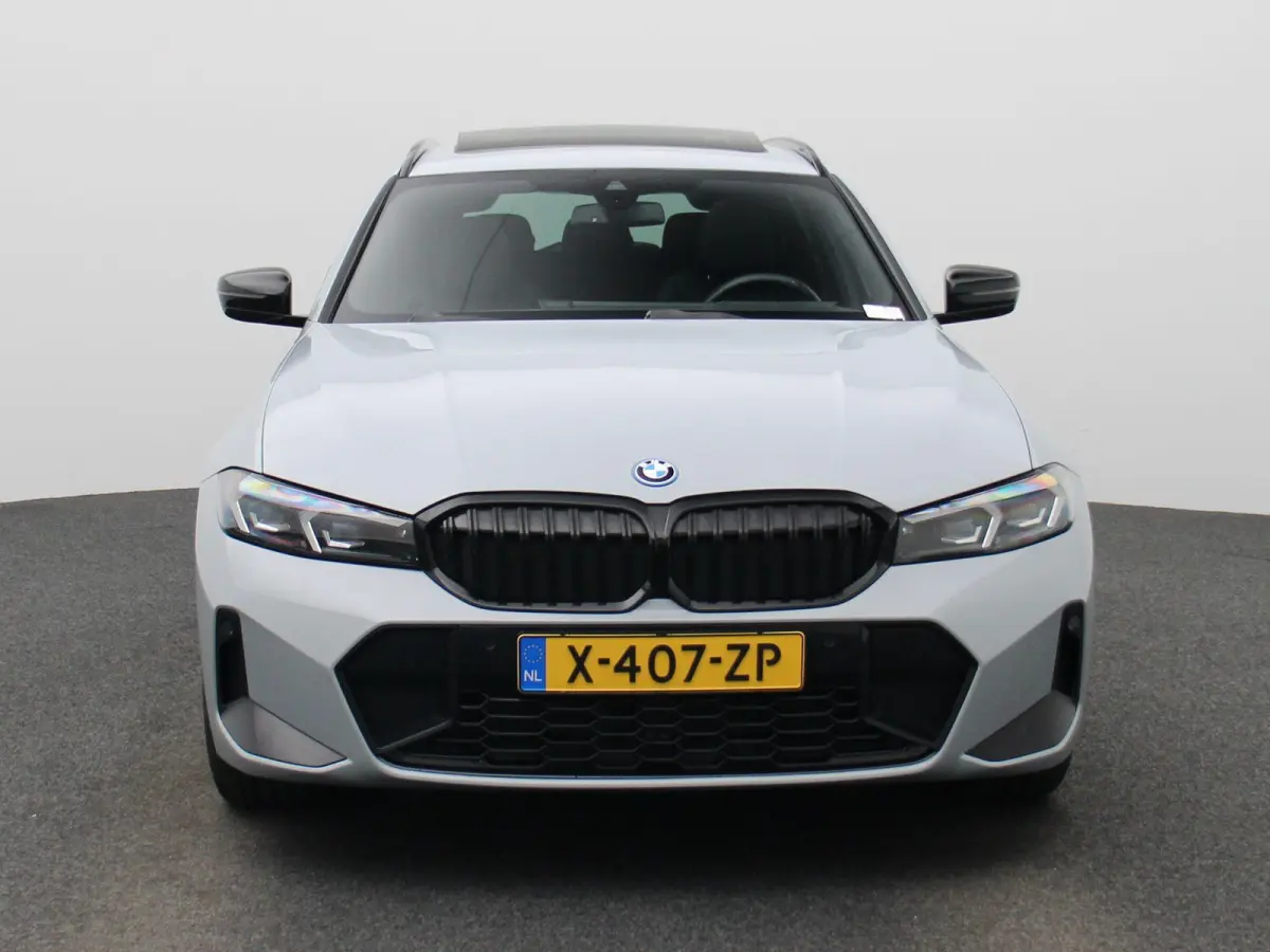 330e xDrive | M SPORT | PANORAMADAK | HEAD UP DISPLAY | LEDER | TREKHAAK | ACHTERUITRIJCAMERA | STOELVERWARMING | DODEHOEKSENSOREN | APPLE CARPLAY- ANDROID AUTO | ELEKTRISCHE ACHTERKLEP | SF