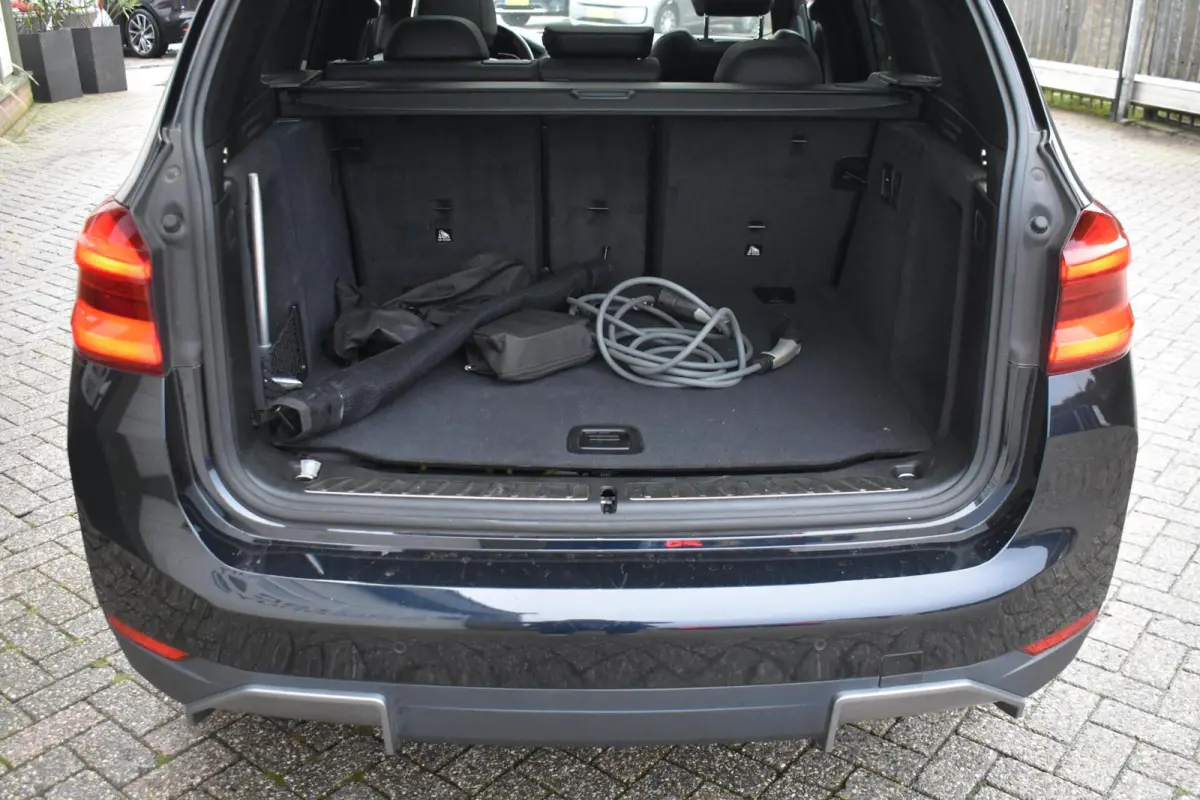 High Executive 80 kWh | Shadow Pack | Panorama | Harman Kardon |