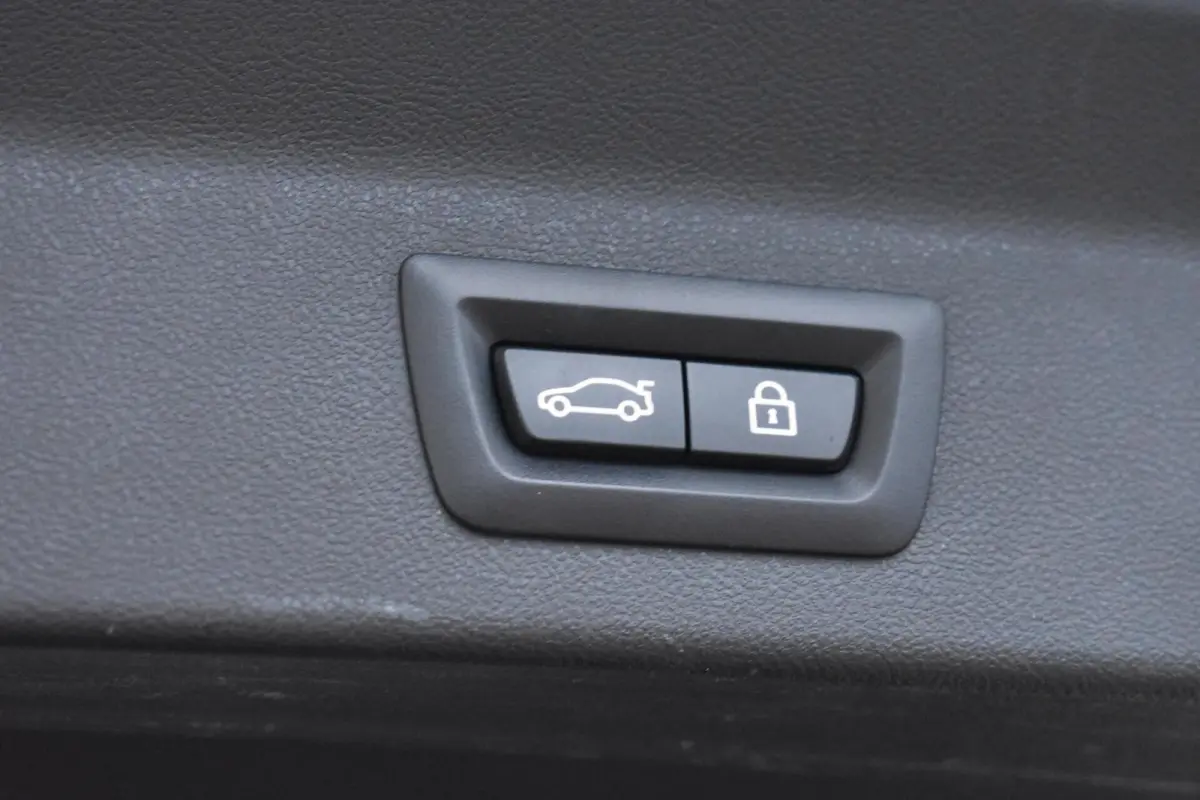 High Executive 80 kWh | Shadow Pack | Panorama | Harman Kardon |
