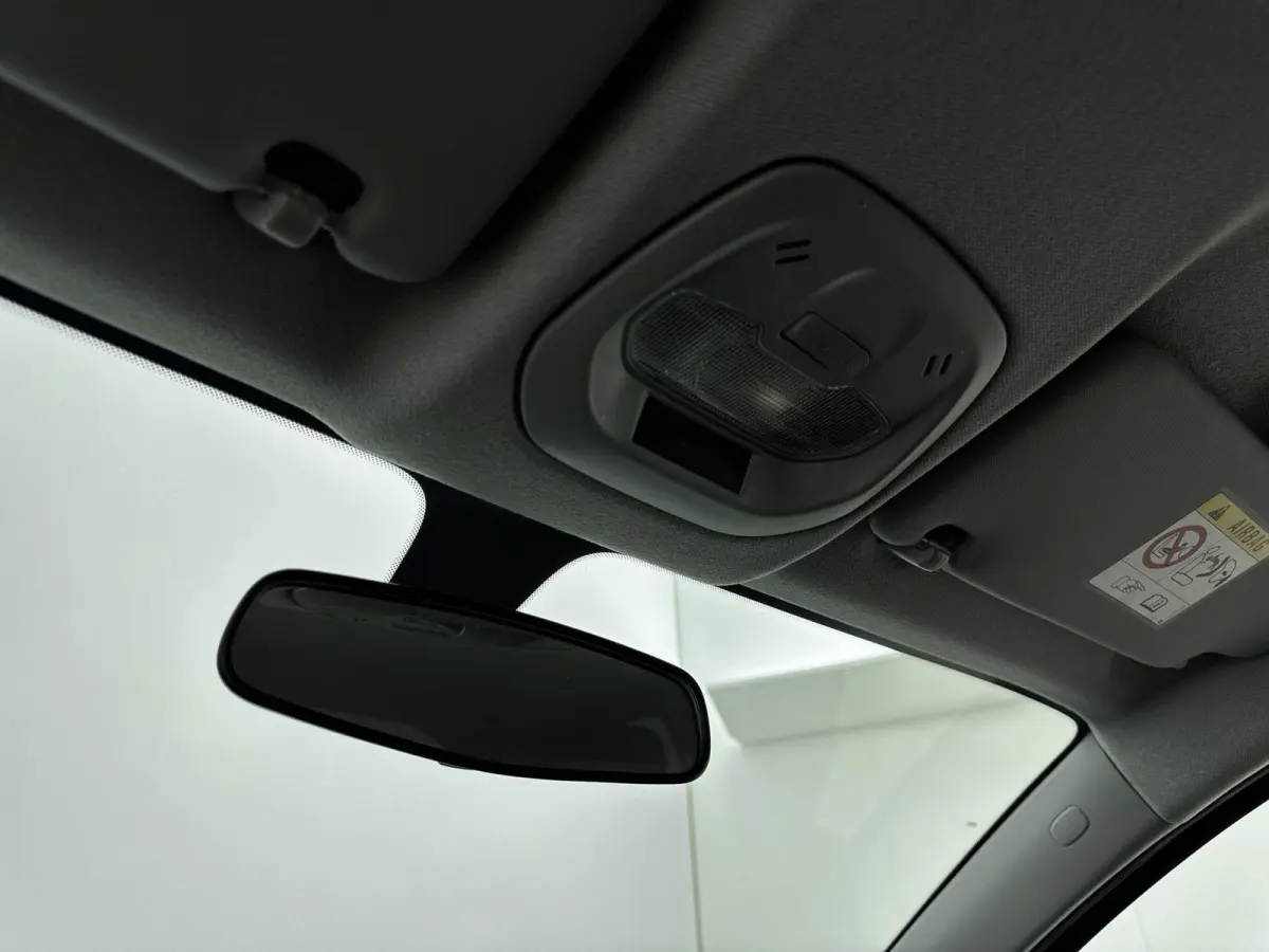 1.0 Online Edition | 1ste eigenaar | AppleCarPlay/Android | Parkeersensoren | Airco | 15"LMV