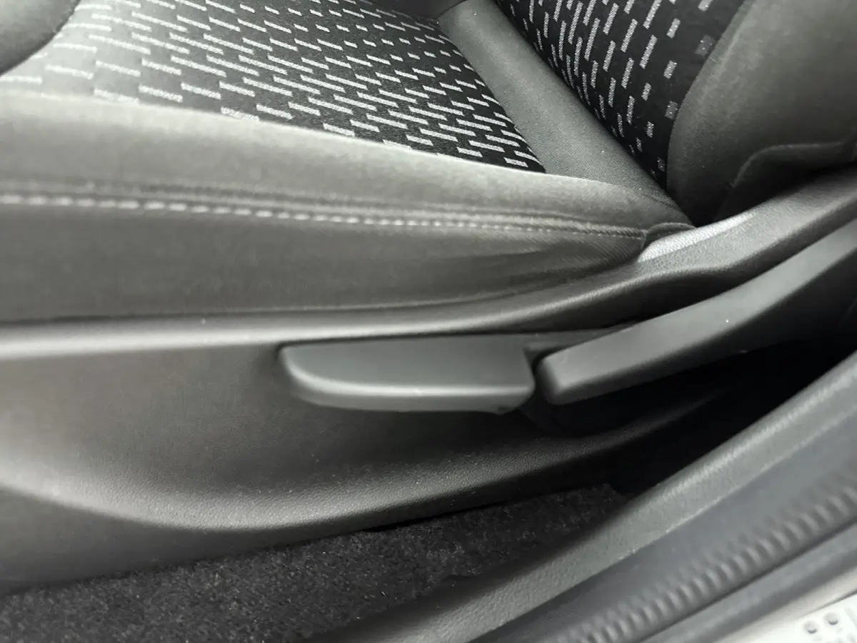1.0 Online Edition | 1ste eigenaar | AppleCarPlay/Android | Parkeersensoren | Airco | 15"LMV
