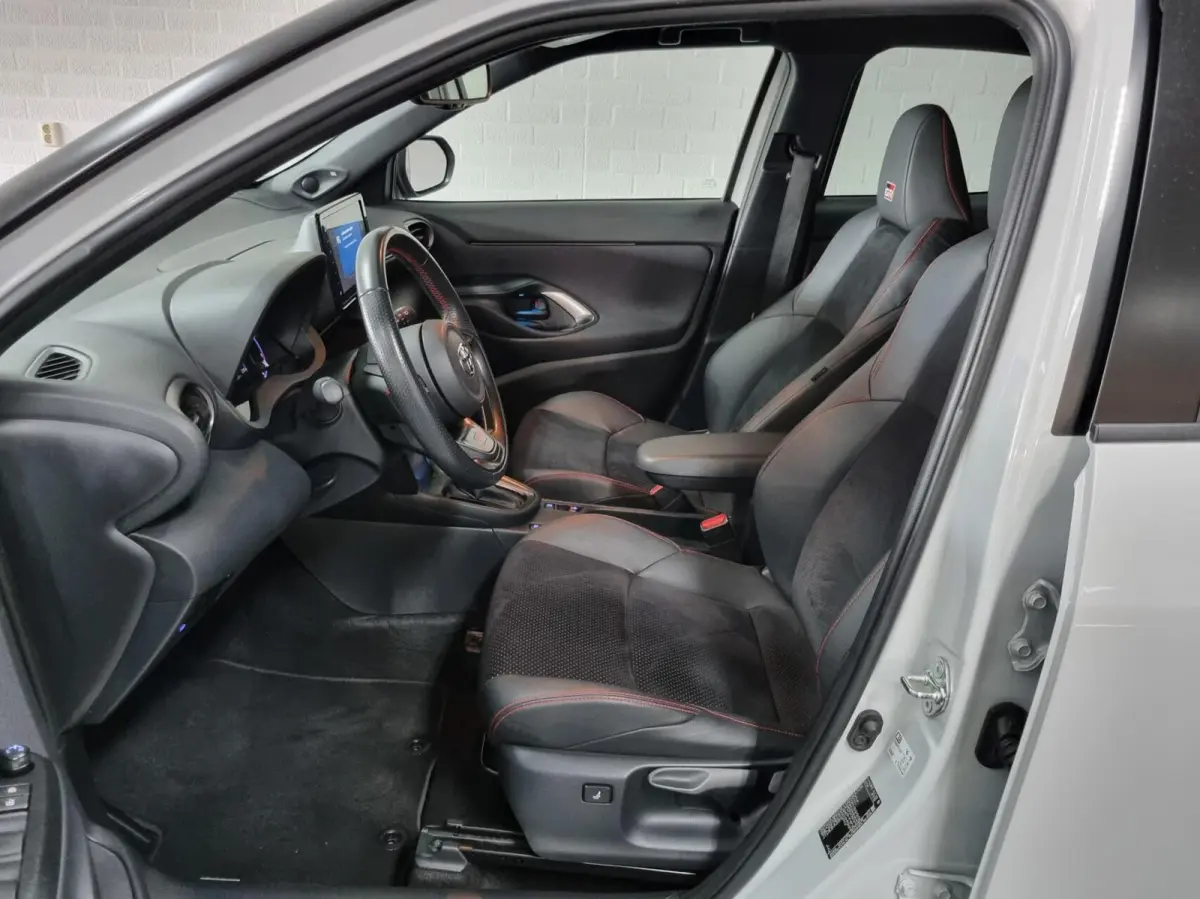 1.5 Hybrid GR Sport Limited / JBL / HUD