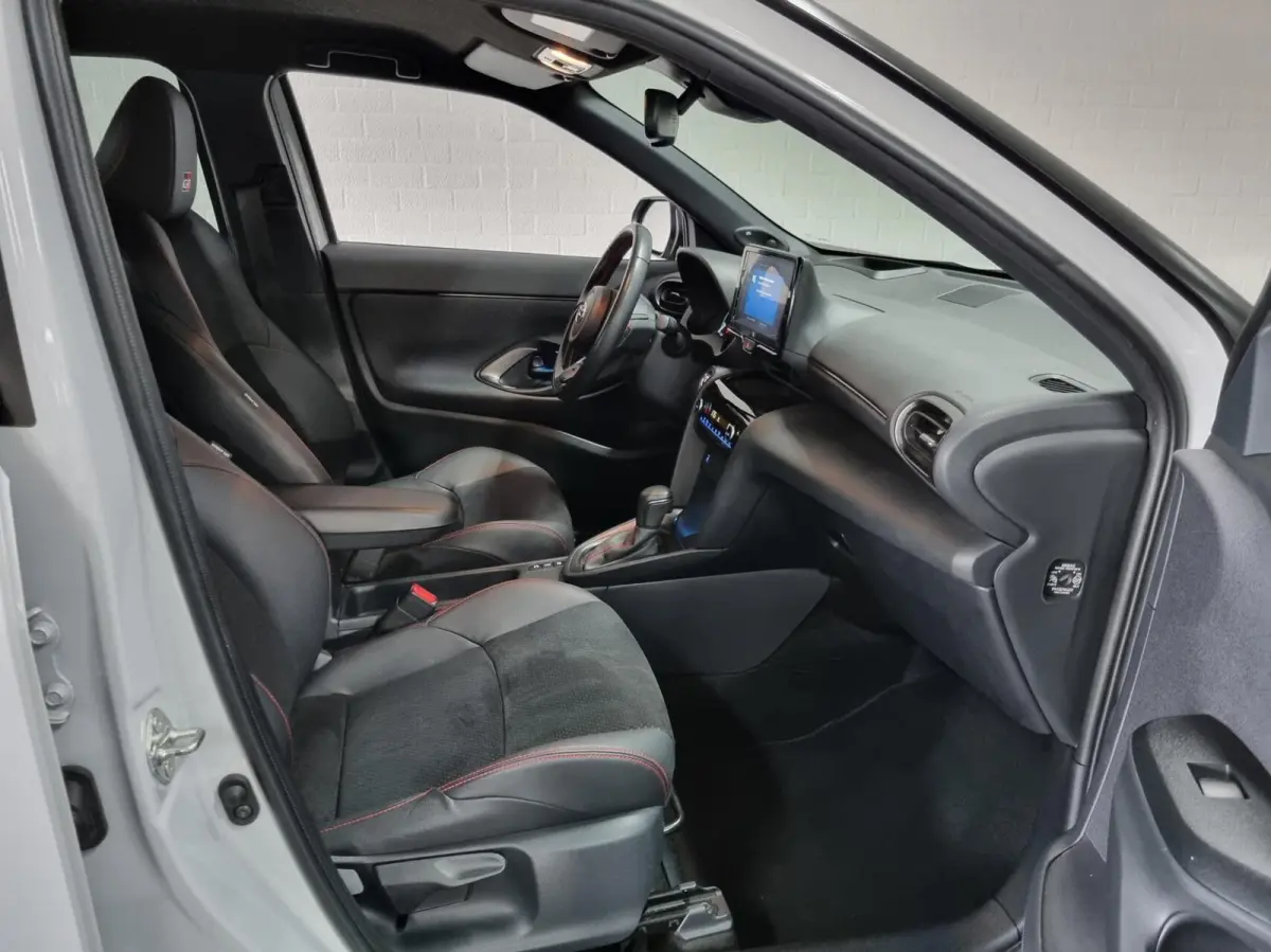 1.5 Hybrid GR Sport Limited / JBL / HUD