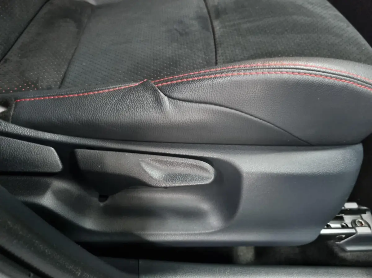 1.5 Hybrid GR Sport Limited / JBL / HUD