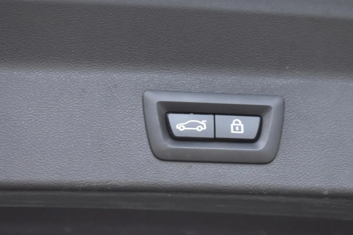 High Executive 80 kWh | Shadow Pack | Panorama | Harman Kardon |