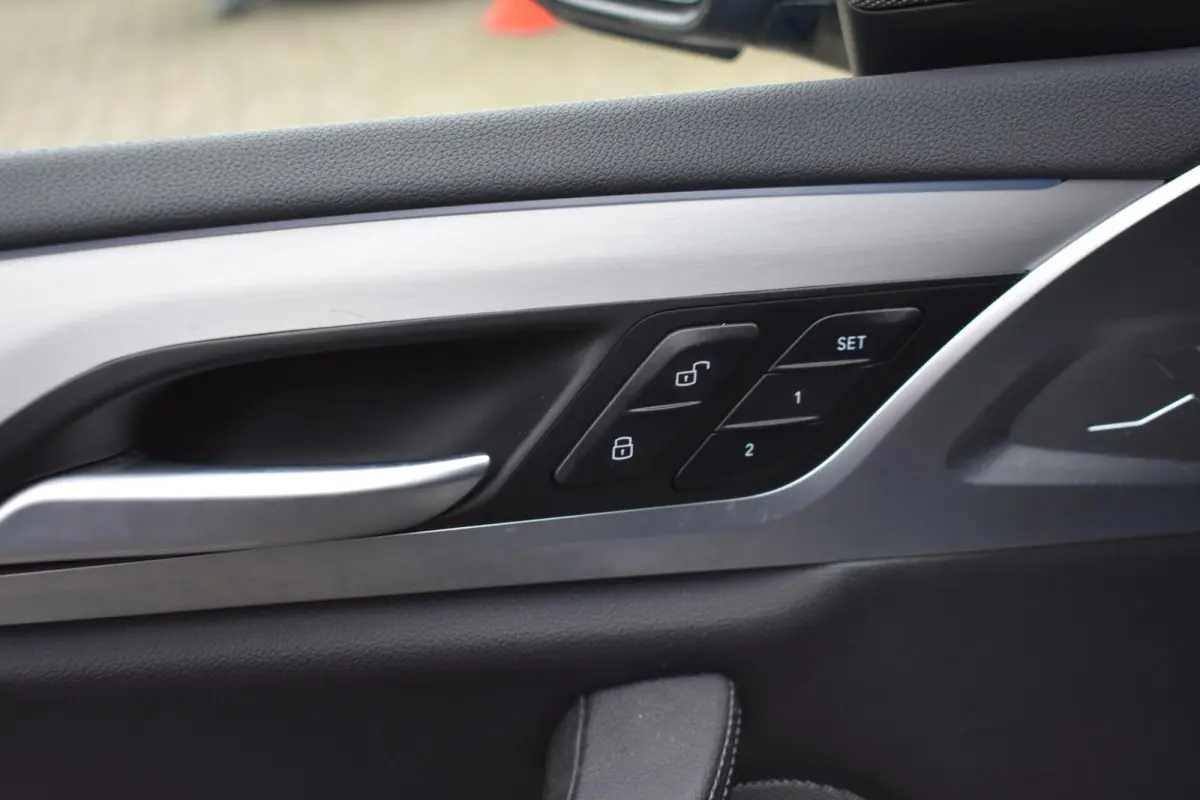 High Executive 80 kWh | Shadow Pack | Panorama | Harman Kardon |