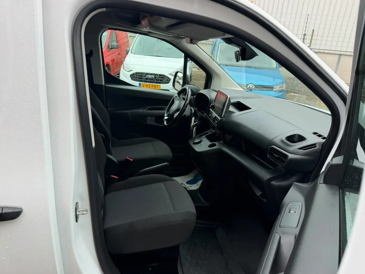 1.5D L2H1 Standaard / 131PK Automaat / Camera / Stuur verwarming