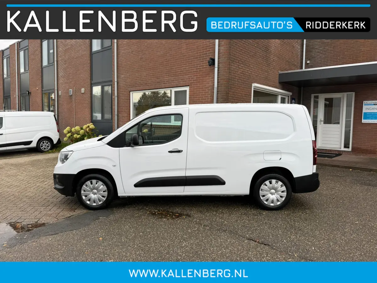 1.5D L2H1 Standaard / 131PK Automaat / Camera / Stuur verwarming