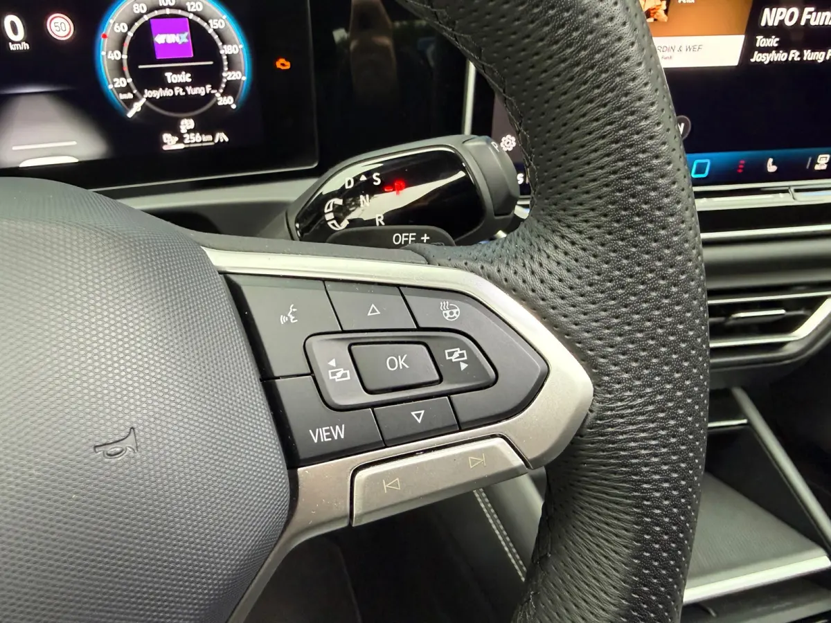 1.5 eHybrid R-Line Business - Automaat - Pano/Schuifdak - Winterpakket- Navi - Org.NL