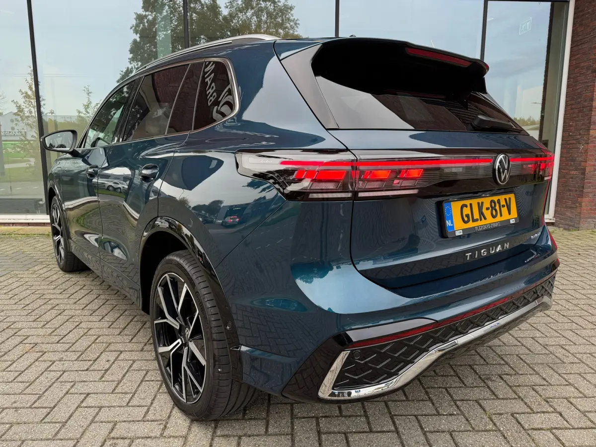 1.5 eHybrid R-Line Business - Automaat - Pano/Schuifdak - Winterpakket- Navi - Org.NL