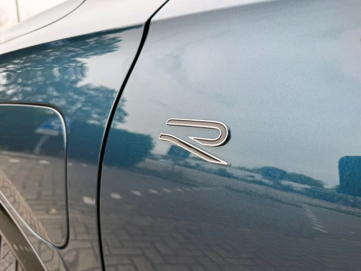 1.5 eHybrid R-Line Business - Automaat - Pano/Schuifdak - Winterpakket- Navi - Org.NL