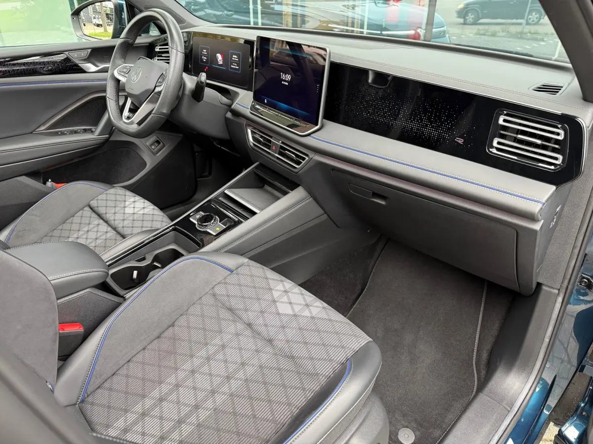 1.5 eHybrid R-Line Business - Automaat - Pano/Schuifdak - Winterpakket- Navi - Org.NL