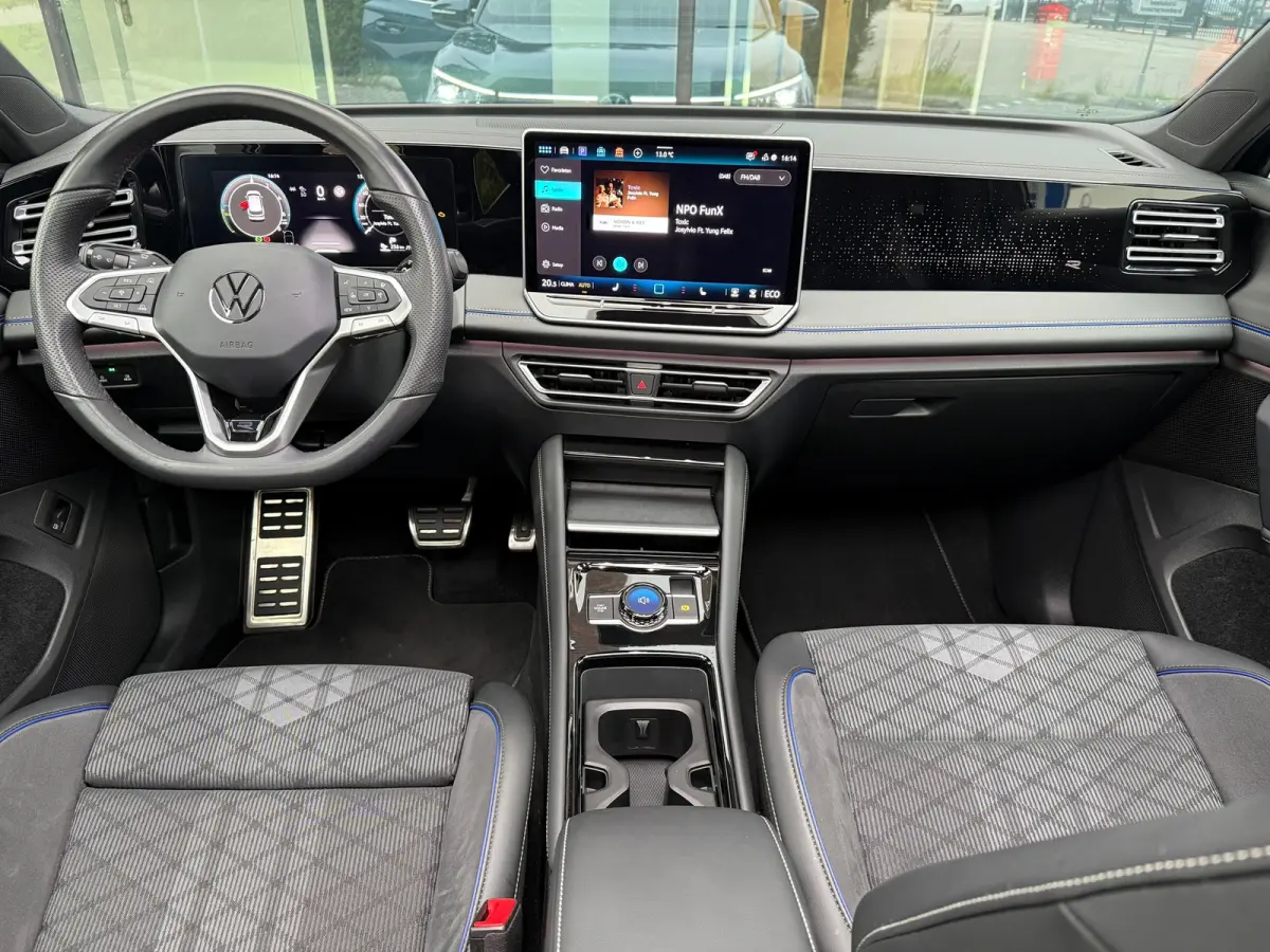 1.5 eHybrid R-Line Business - Automaat - Pano/Schuifdak - Winterpakket- Navi - Org.NL