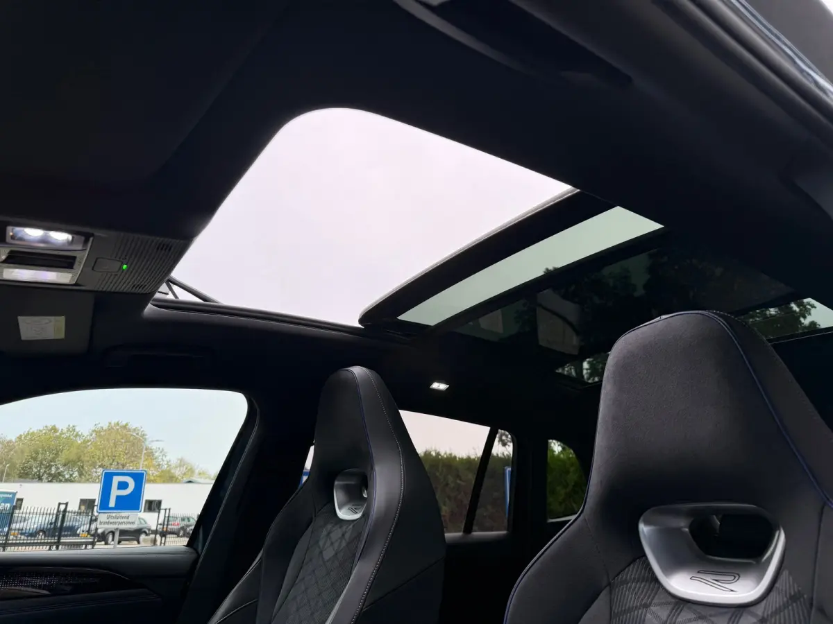 1.5 eHybrid R-Line Business - Automaat - Pano/Schuifdak - Winterpakket- Navi - Org.NL
