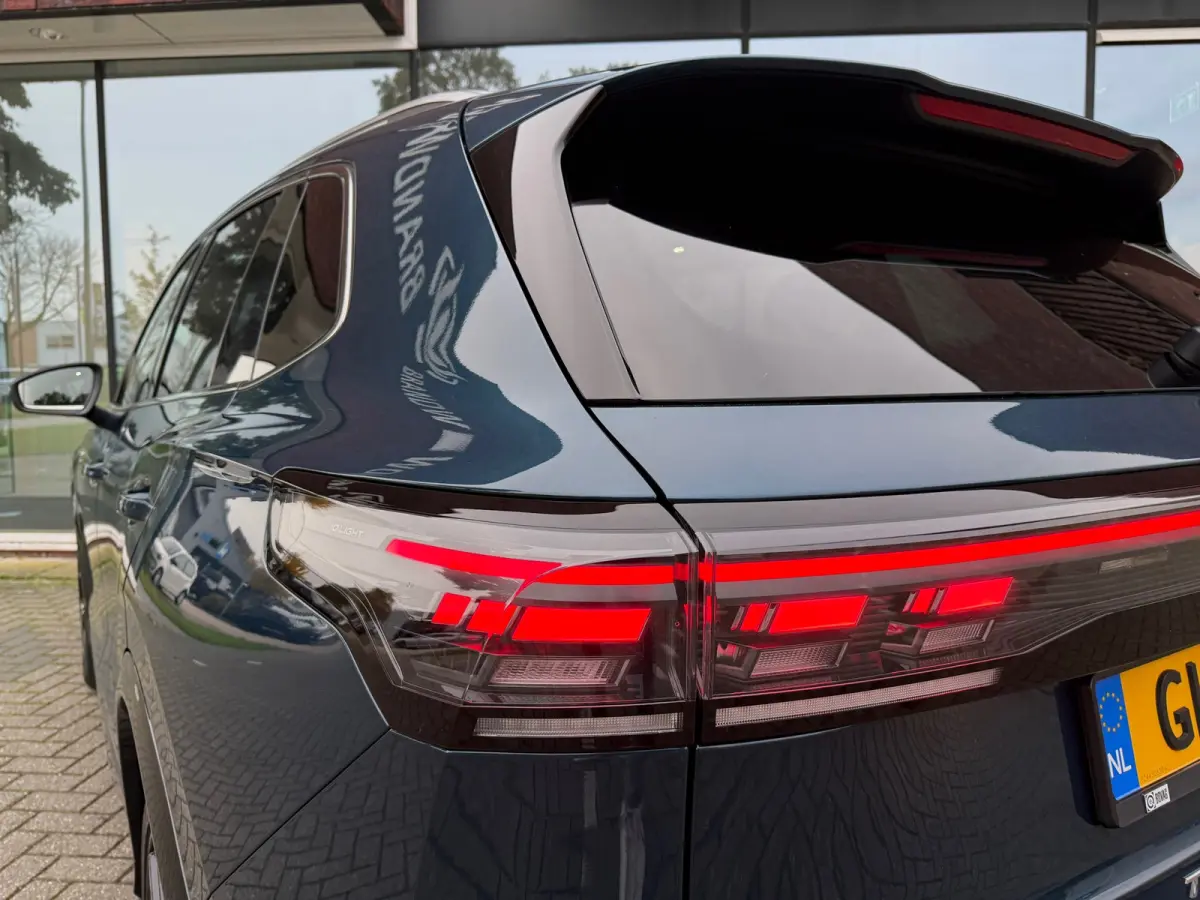 1.5 eHybrid R-Line Business - Automaat - Pano/Schuifdak - Winterpakket- Navi - Org.NL