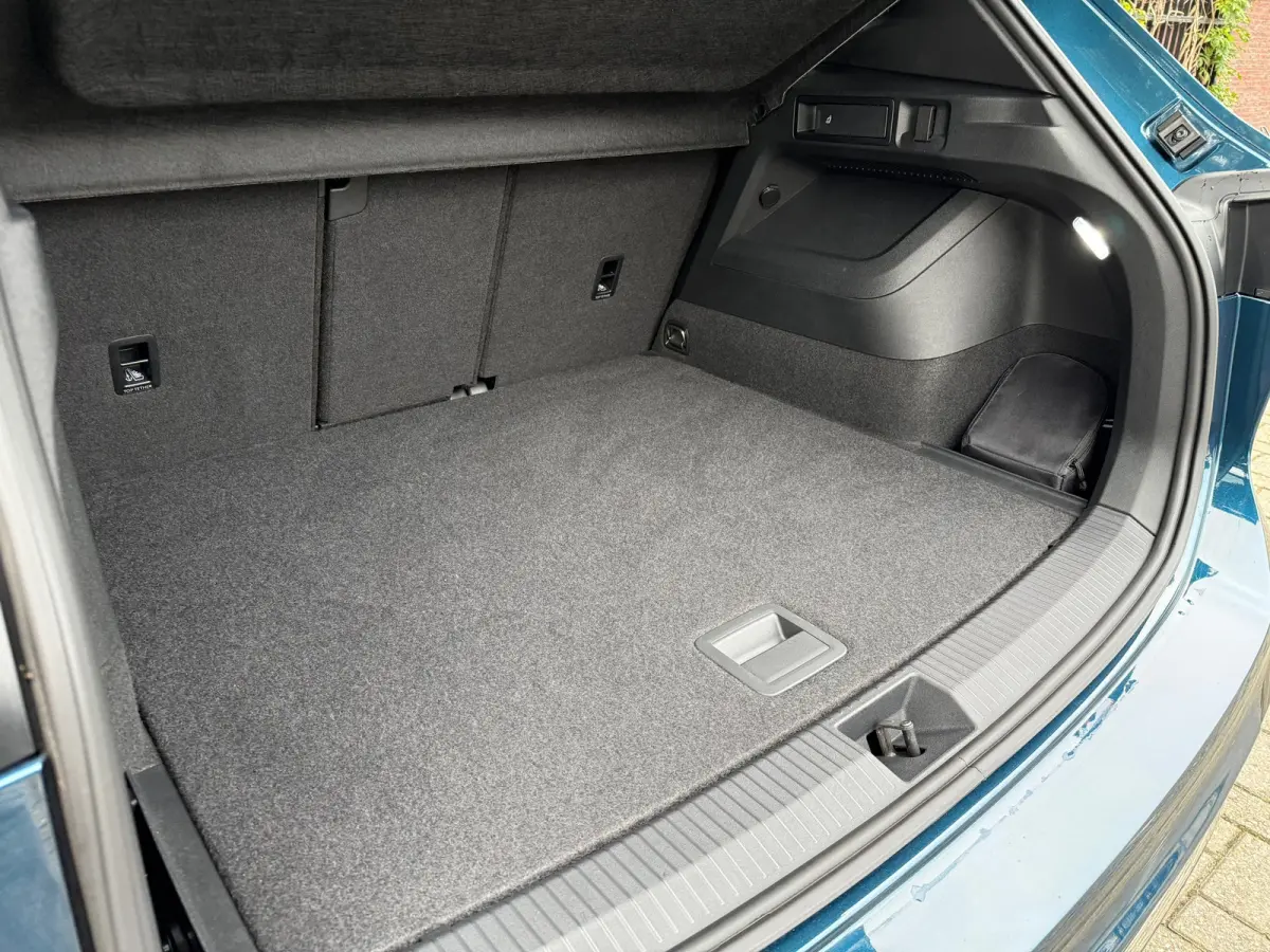 1.5 eHybrid R-Line Business - Automaat - Pano/Schuifdak - Winterpakket- Navi - Org.NL