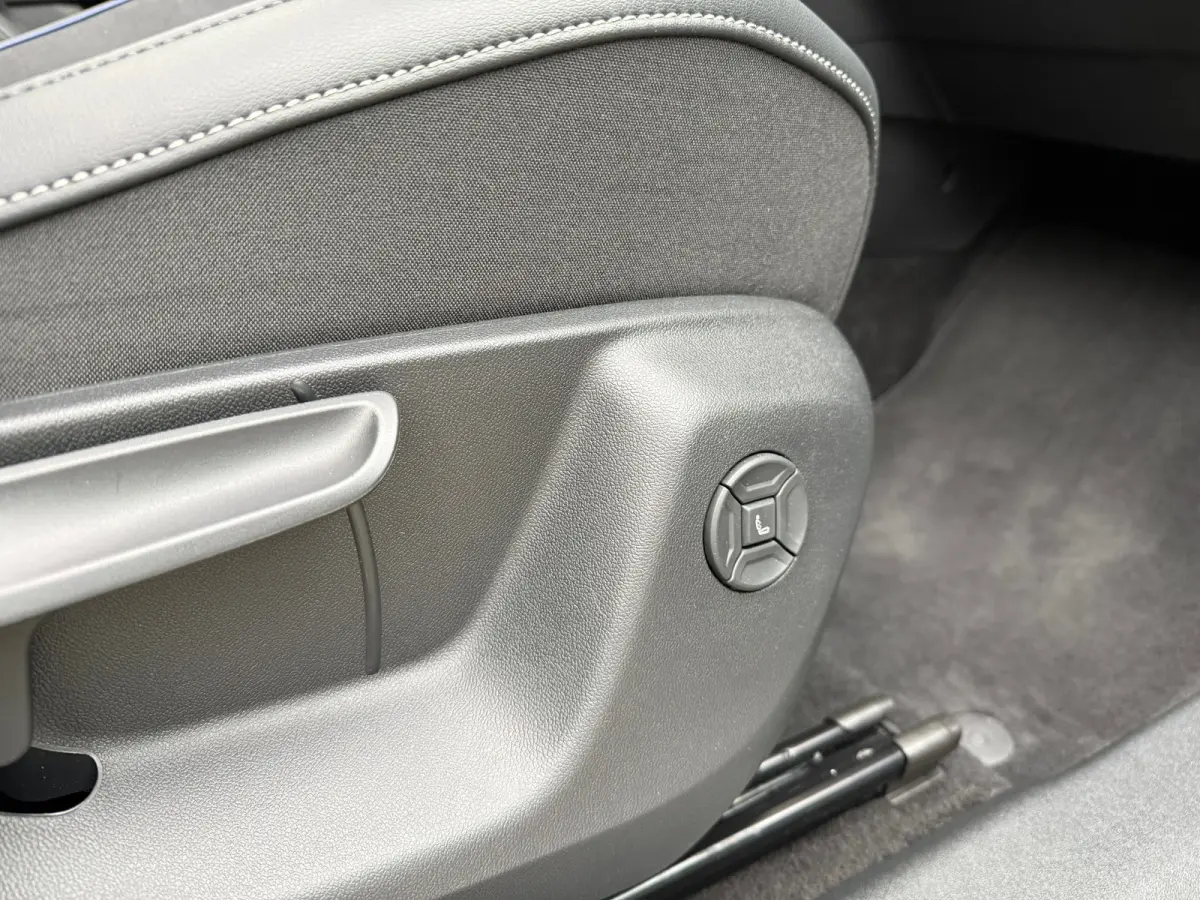 1.5 eHybrid R-Line Business - Automaat - Pano/Schuifdak - Winterpakket- Navi - Org.NL