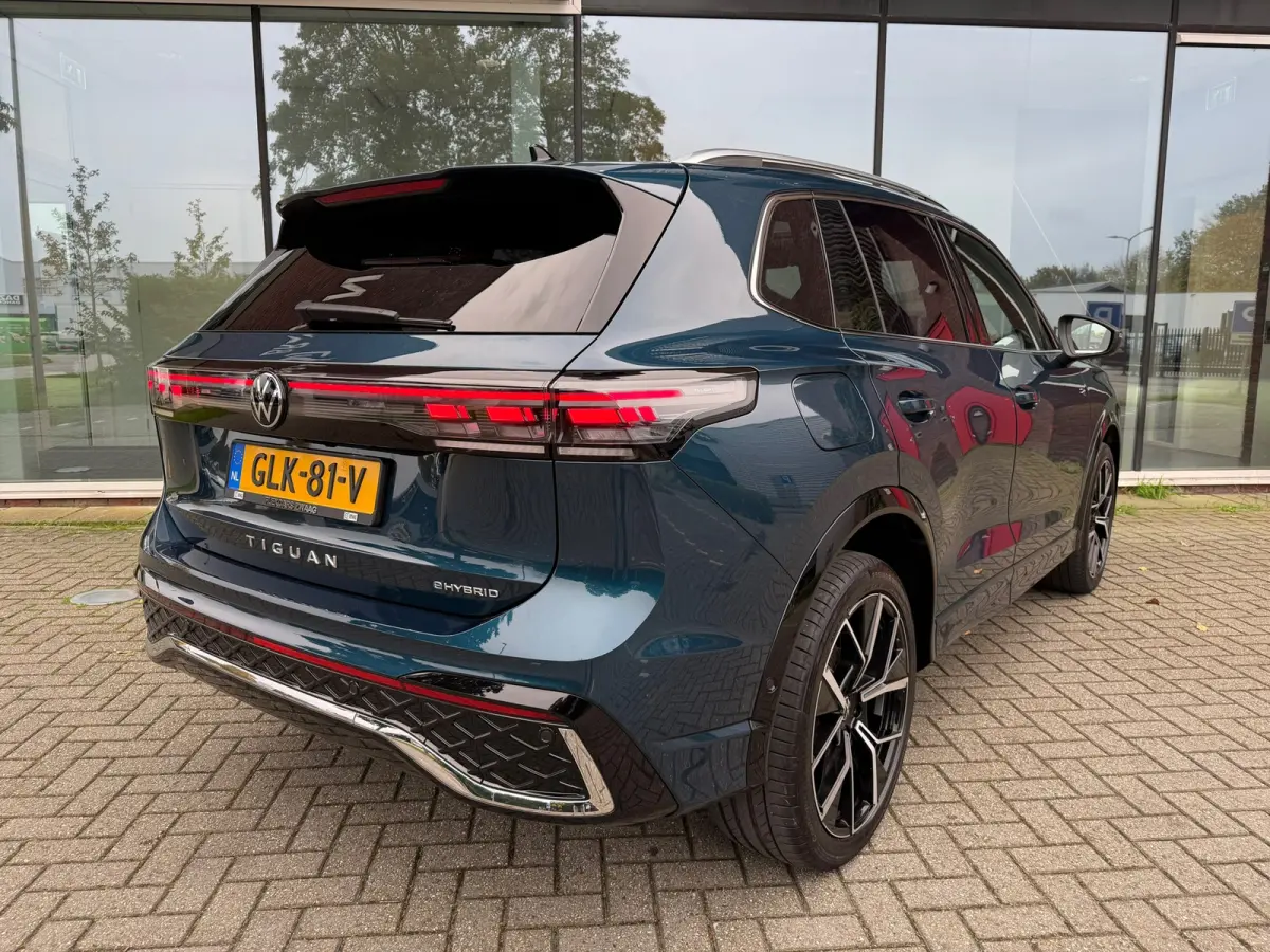 1.5 eHybrid R-Line Business - Automaat - Pano/Schuifdak - Winterpakket- Navi - Org.NL