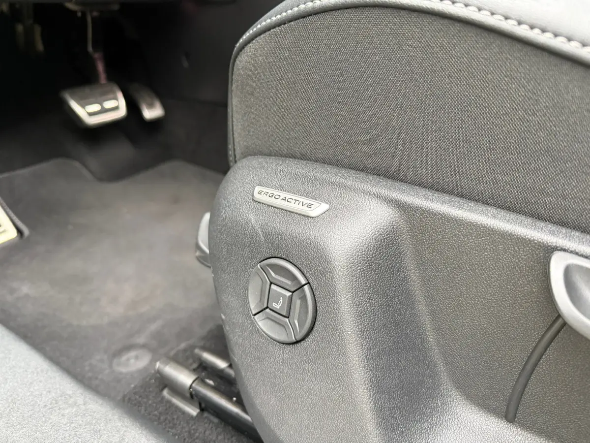 1.5 eHybrid R-Line Business - Automaat - Pano/Schuifdak - Winterpakket- Navi - Org.NL