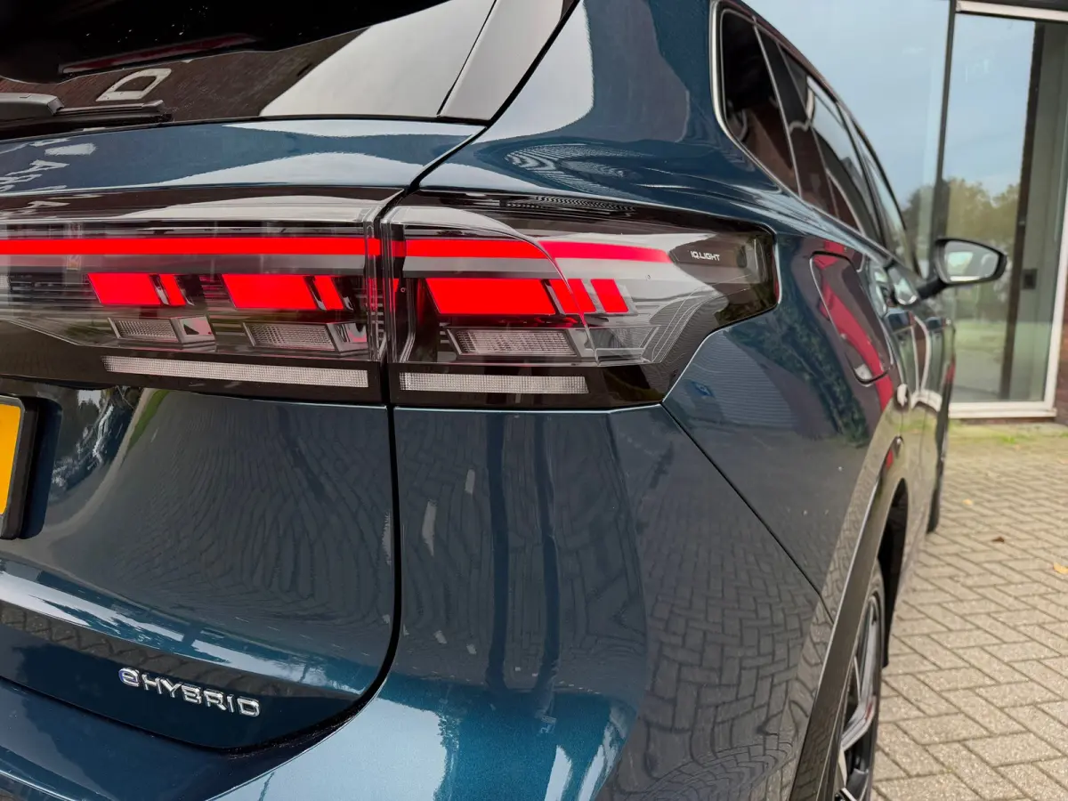 1.5 eHybrid R-Line Business - Automaat - Pano/Schuifdak - Winterpakket- Navi - Org.NL