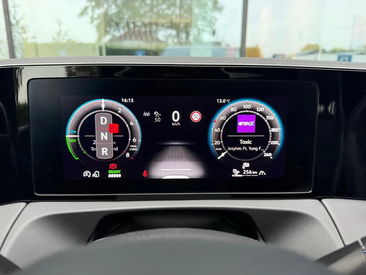 1.5 eHybrid R-Line Business - Automaat - Pano/Schuifdak - Winterpakket- Navi - Org.NL