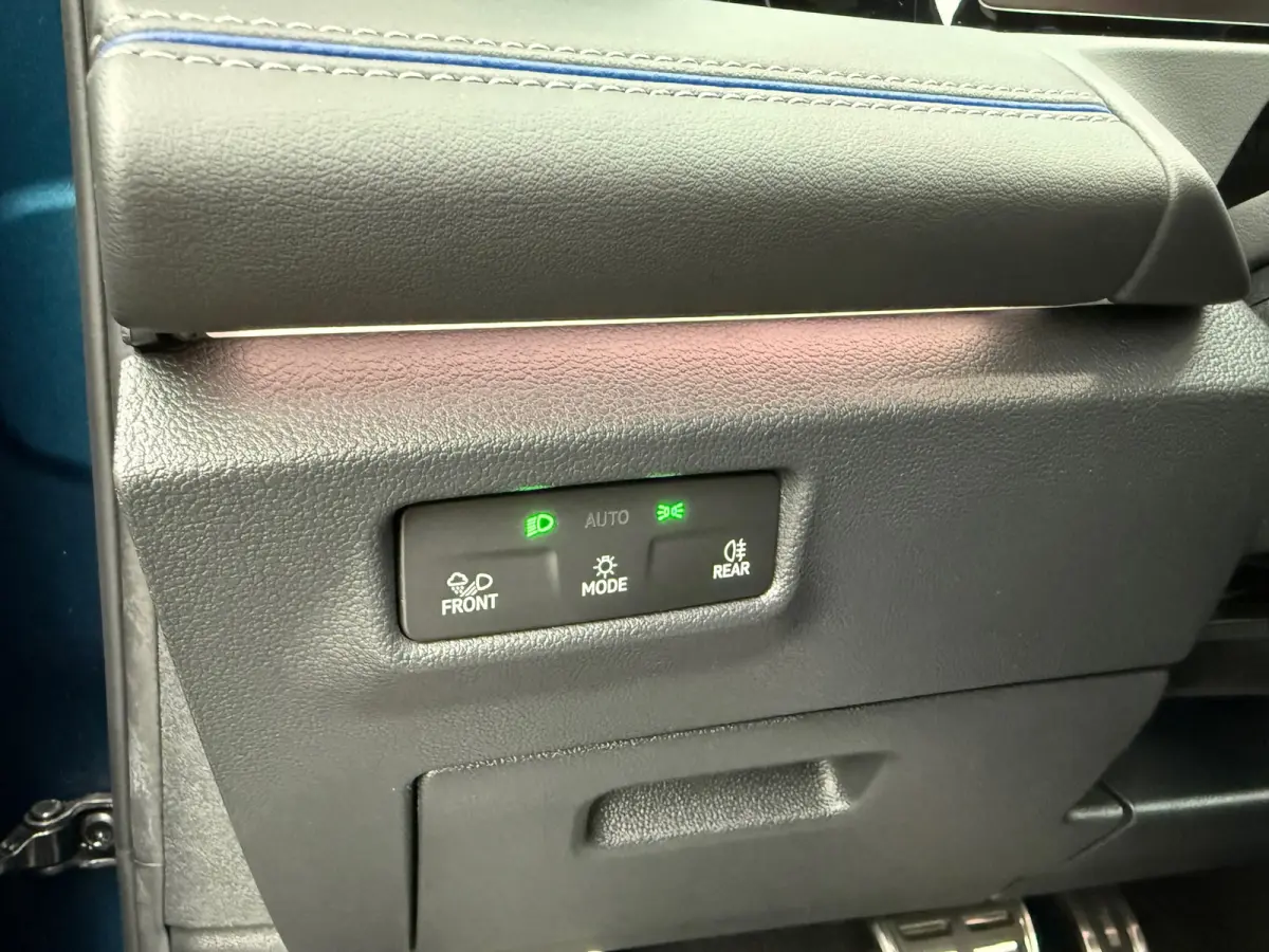 1.5 eHybrid R-Line Business - Automaat - Pano/Schuifdak - Winterpakket- Navi - Org.NL