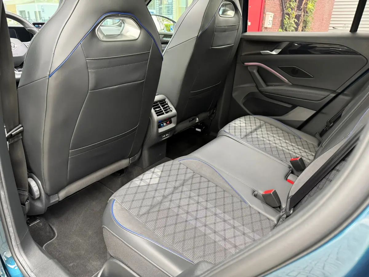 1.5 eHybrid R-Line Business - Automaat - Pano/Schuifdak - Winterpakket- Navi - Org.NL