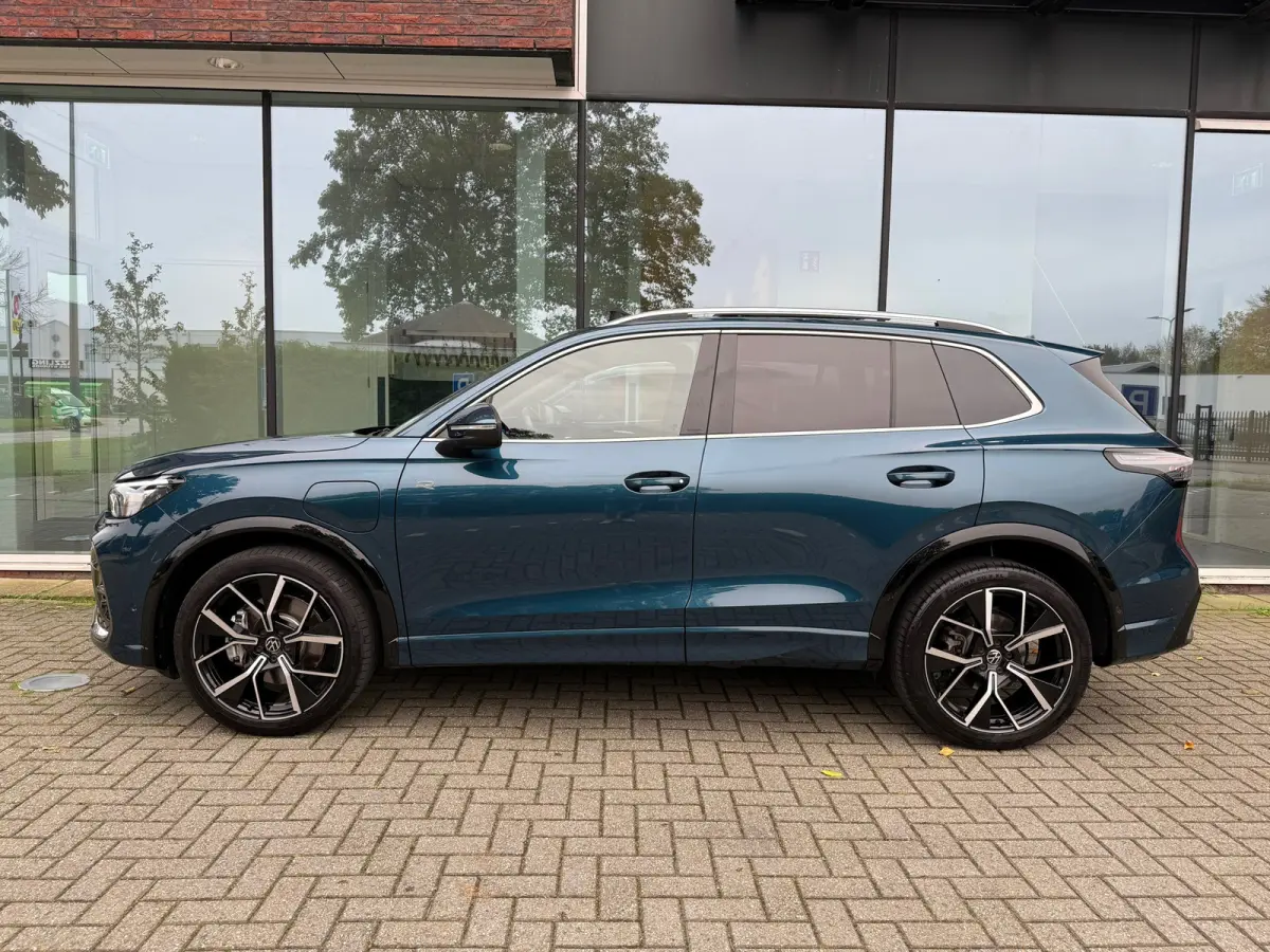 1.5 eHybrid R-Line Business - Automaat - Pano/Schuifdak - Winterpakket- Navi - Org.NL