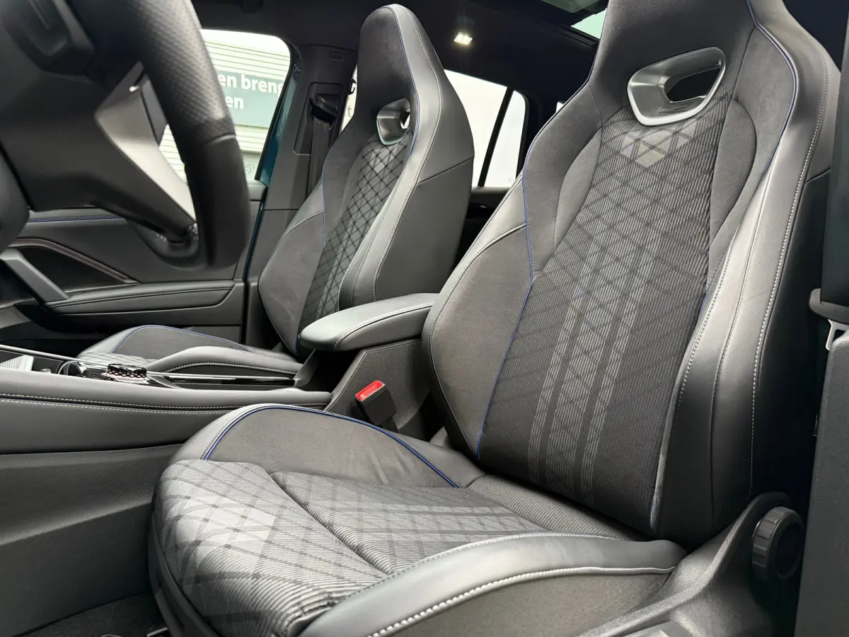 1.5 eHybrid R-Line Business - Automaat - Pano/Schuifdak - Winterpakket- Navi - Org.NL