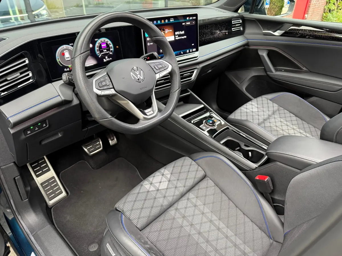 1.5 eHybrid R-Line Business - Automaat - Pano/Schuifdak - Winterpakket- Navi - Org.NL