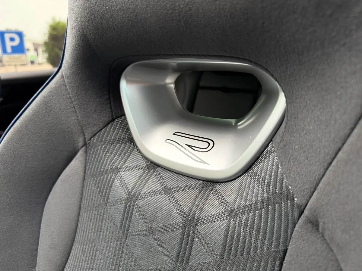 1.5 eHybrid R-Line Business - Automaat - Pano/Schuifdak - Winterpakket- Navi - Org.NL