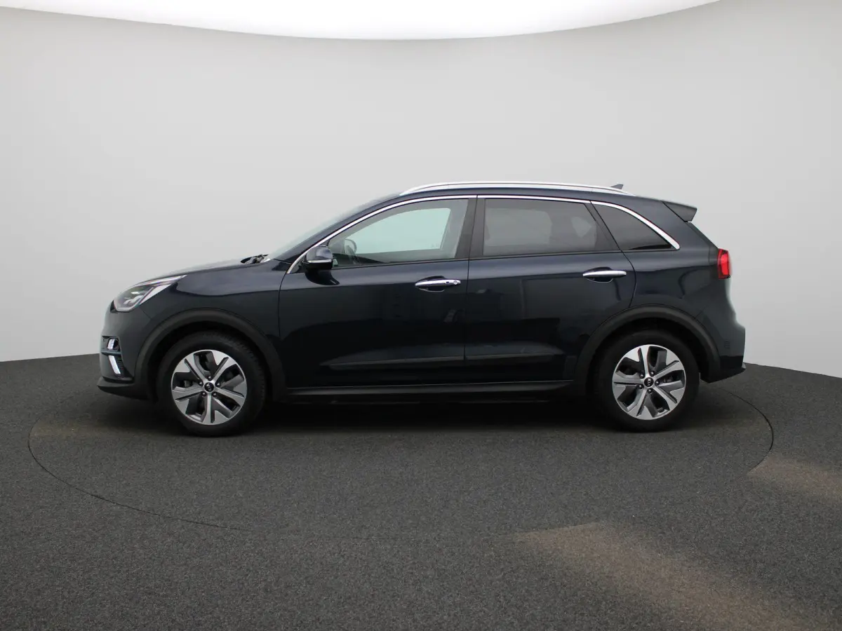 DynamicPlusLine 64 kWh | Apple Carplay / Android Auto | Panoramadak | Stoelverwarming | Stuurverwarming | Achteruitrijcamera | Parkeersensoren | Trekhaak |