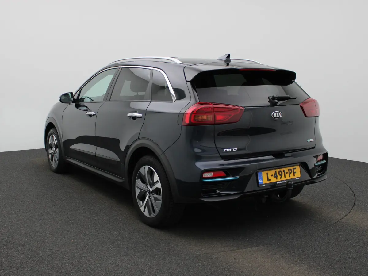 DynamicPlusLine 64 kWh | Apple Carplay / Android Auto | Panoramadak | Stoelverwarming | Stuurverwarming | Achteruitrijcamera | Parkeersensoren | Trekhaak |