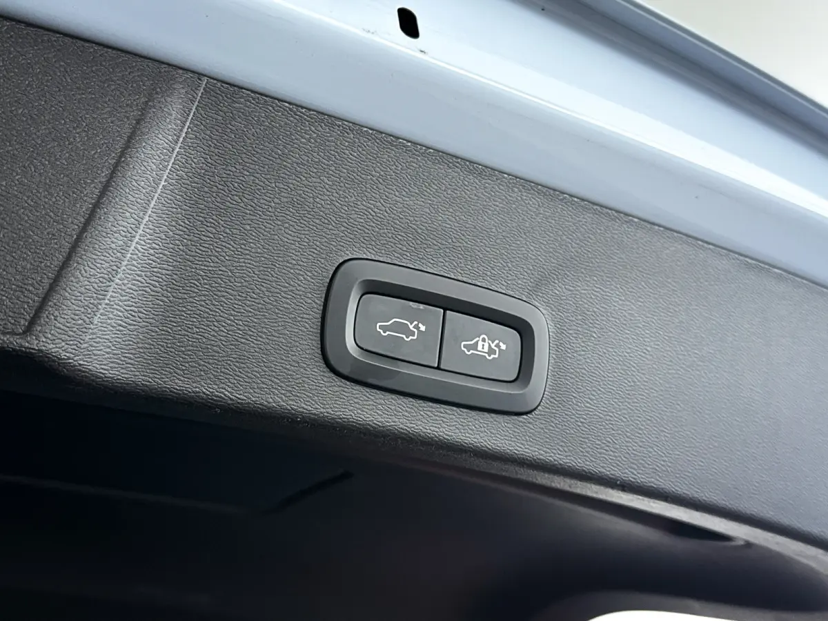 B4 Plus Dark | Parkeercamera | Harman Kardon | Stoel- en stuurverwarming | Trekhaak