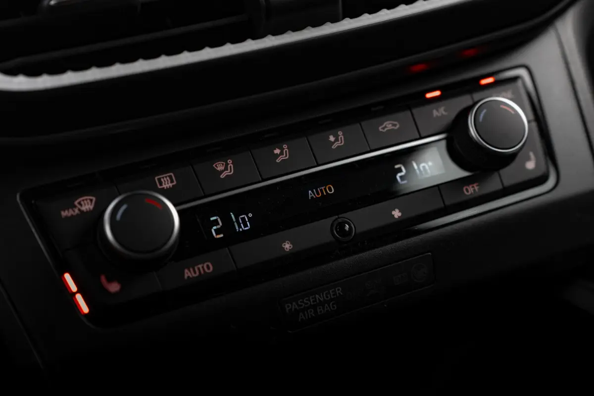 1.0 EcoTSI 95pk FR Business Connect | Achteruitrijcamera | Airco (automatisch) | Cruise control adaptief met Stop&Go en stuurhulp
