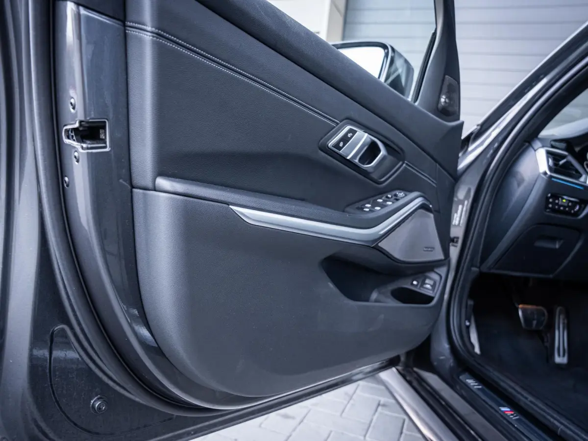 330e High Executive - M-Sport l Laser l Pano l Trekhaak l HUD