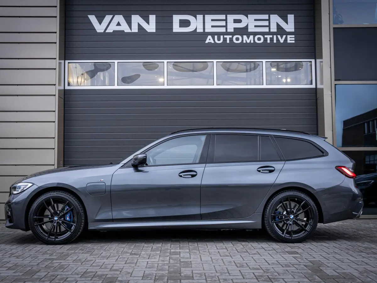330e High Executive - M-Sport l Laser l Pano l Trekhaak l HUD