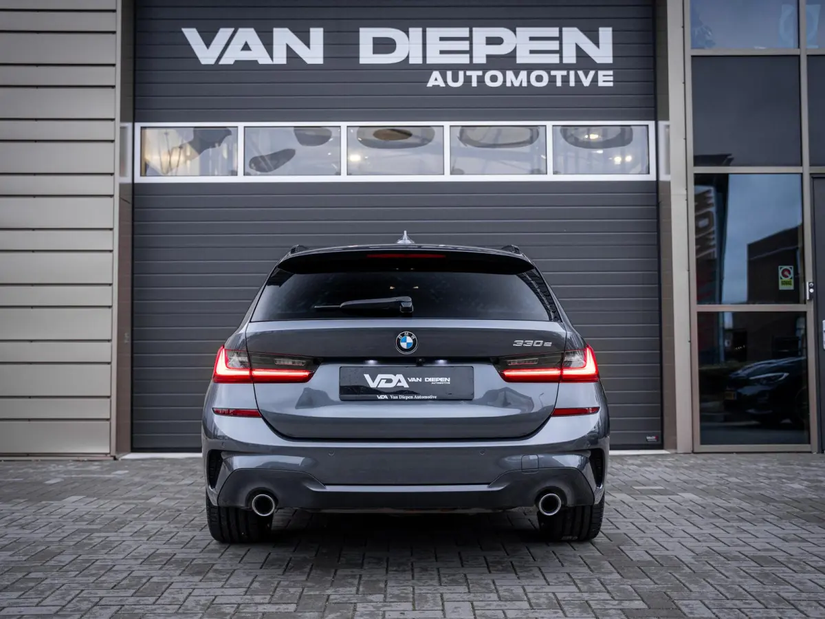 330e High Executive - M-Sport l Laser l Pano l Trekhaak l HUD