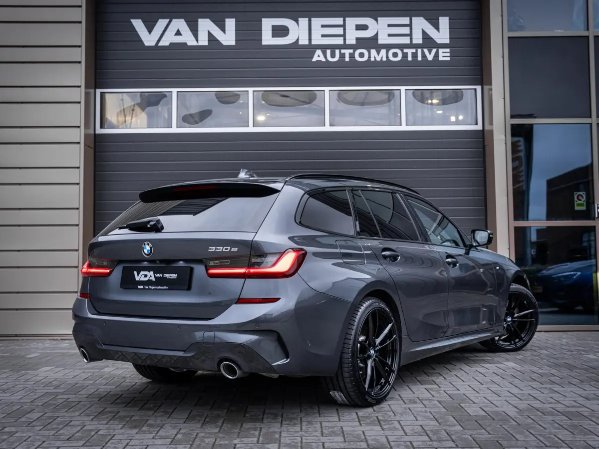 330e High Executive - M-Sport l Laser l Pano l Trekhaak l HUD
