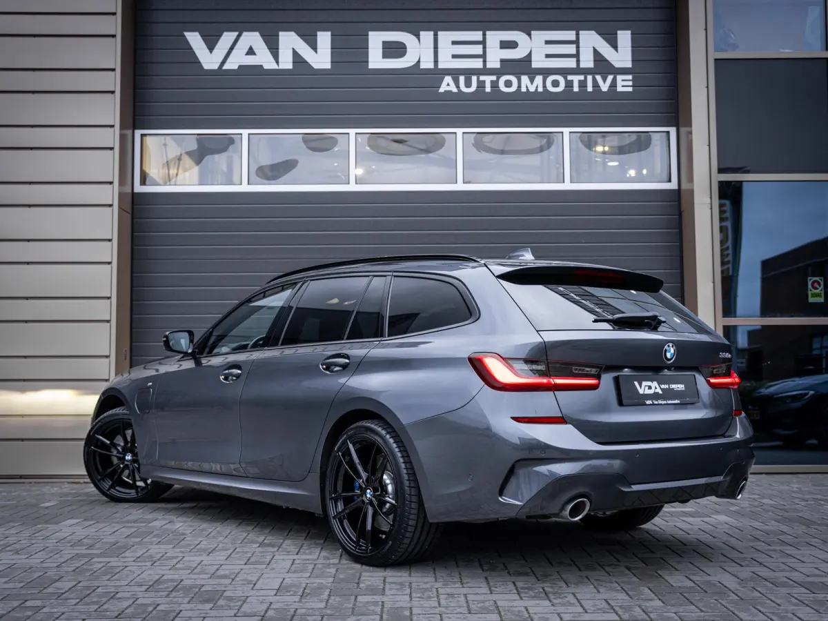 330e High Executive - M-Sport l Laser l Pano l Trekhaak l HUD