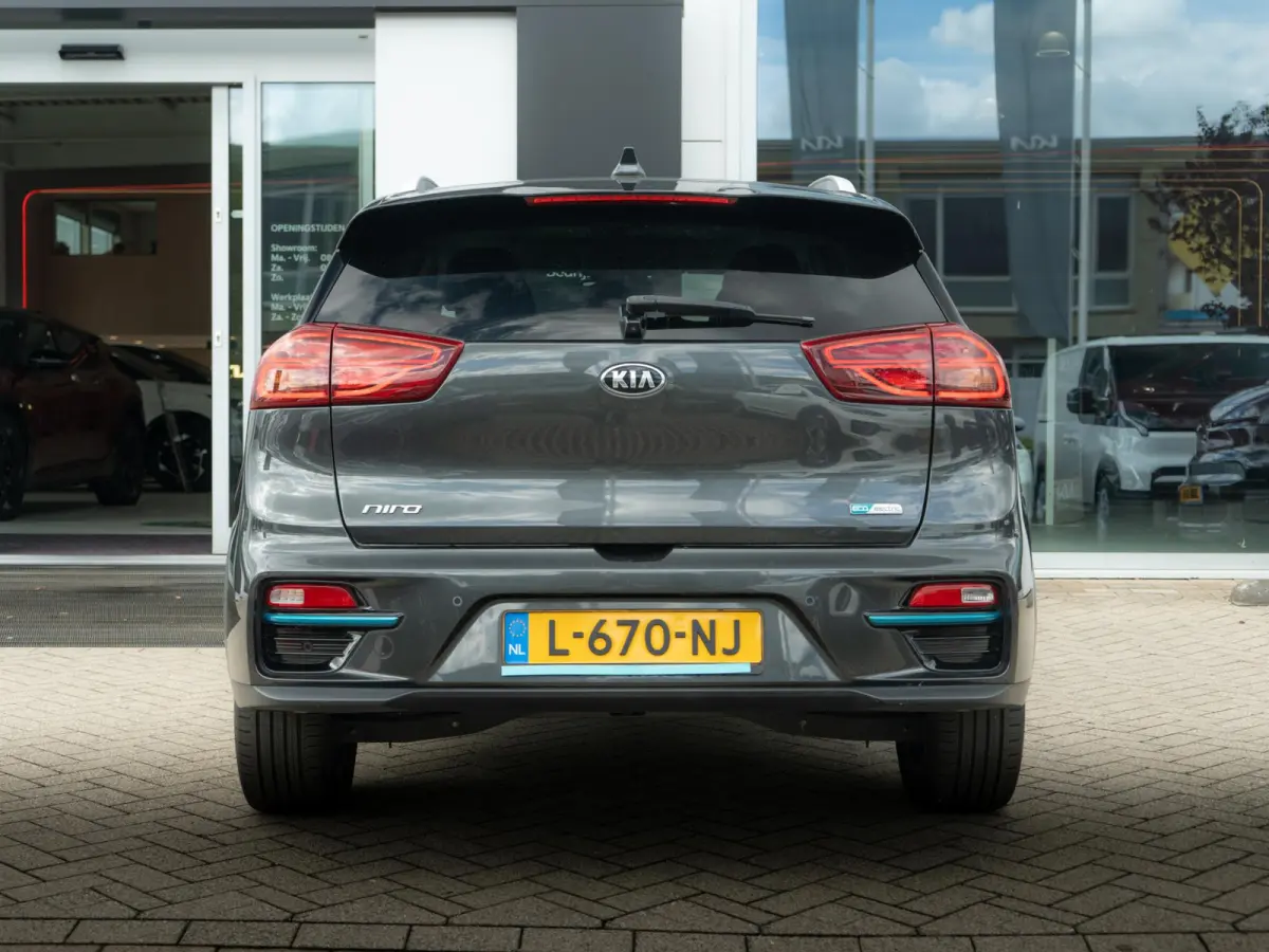 DynamicPlusLine 64 kWh SOH 98,7 % |Stoel en stuurverwarming | Schuif/-kanteldak | Achteruitrijcamera | Navigatie | Carplay | PDC voor & achter | Achteruitrijcamera